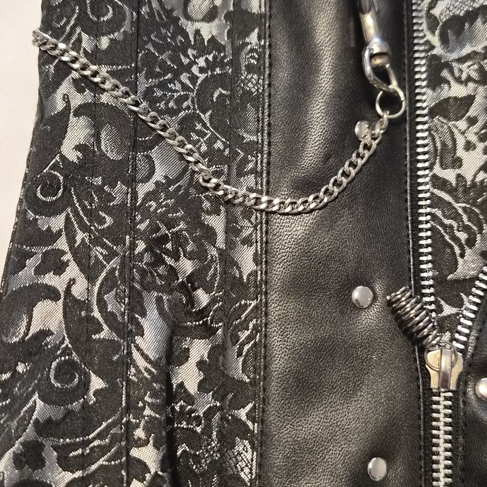 Steampunk Underbust Corest 24" In Black And Silver - Picture 3 of 6